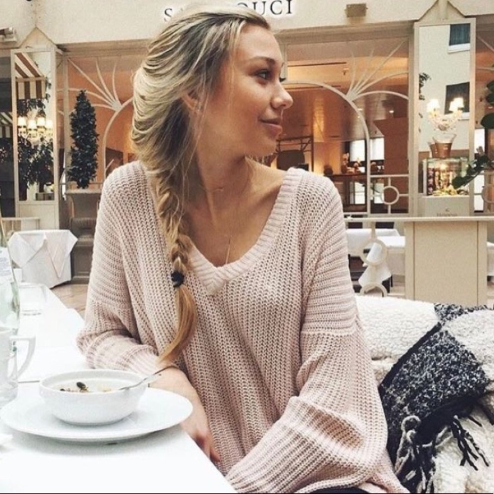 BRANDY MELVILLE LANCE SWEATER